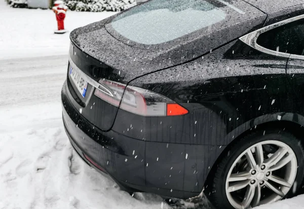 Electric Tesla Model S car parked on a street on a snowy day — Stock Photo, Image