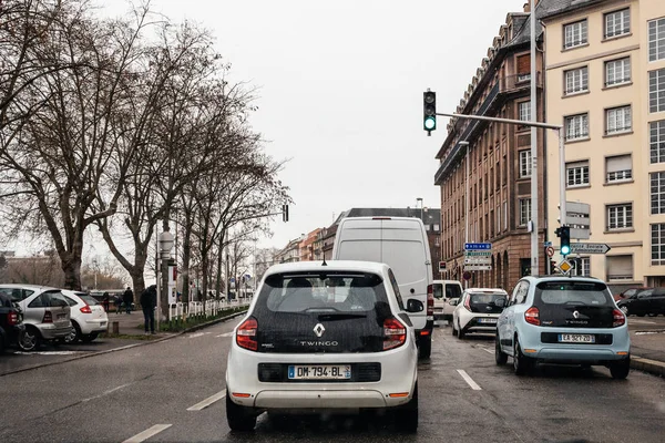 Schneefall auf französischer Straße mit Fahrersicht — Stockfoto