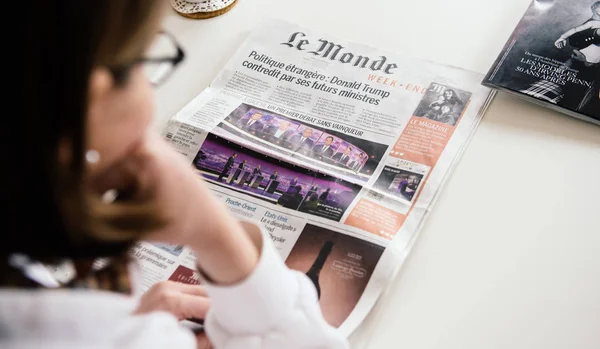 Εφημερίδα Le Monde Γαλλικές προεδρικές συζήτηση — Φωτογραφία Αρχείου