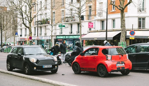 럭셔리 리무진 Lancia 일 사이 파리 거리에 자동차 사고 — 스톡 사진