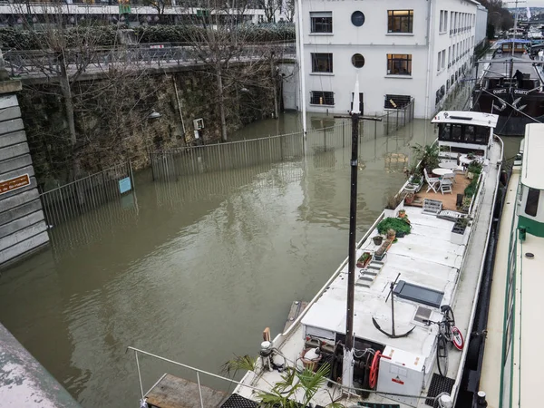 Port autonome de paris coberto com inundações de água em Paris notícias — Fotografia de Stock