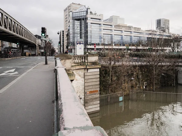 Edifícios do bairro de Grenelle no sudoeste de Paris, Franc — Fotografia de Stock