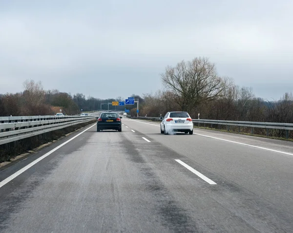 Vezető Pov személyes perspektíva felé a vezetési Audi autók — Stock Fotó