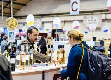  Tatma ve Vignerons indep adlı Fransız şarap satın müşteriler