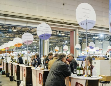  Tatma ve Vignerons indep adlı Fransız şarap satın müşteriler
