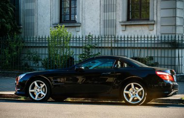 Lüks Mercedes-Benz Sl coupe sokak Amg üzerinde