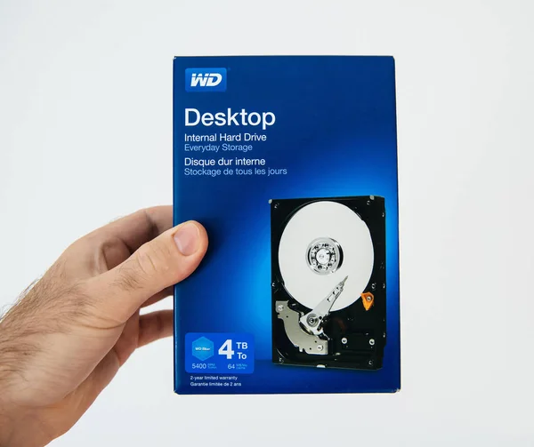 파란색 상자와 새로운 Hdd 하드 디스크 드라이브 서쪽 디지털에서 내부 — 스톡 사진