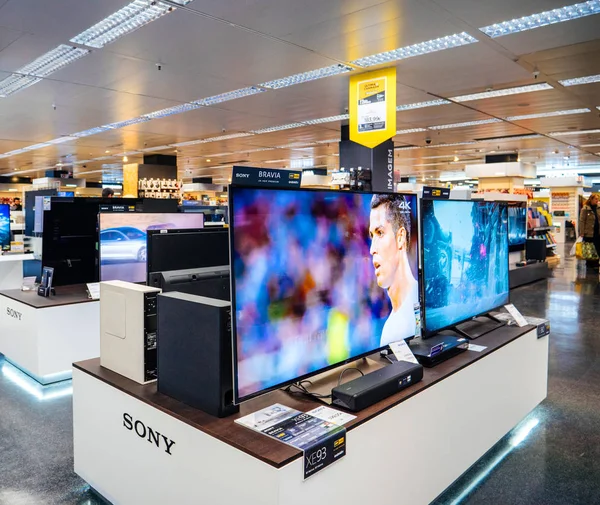 Large selection of Sony Bravia UHD QLED display — Stock Photo, Image