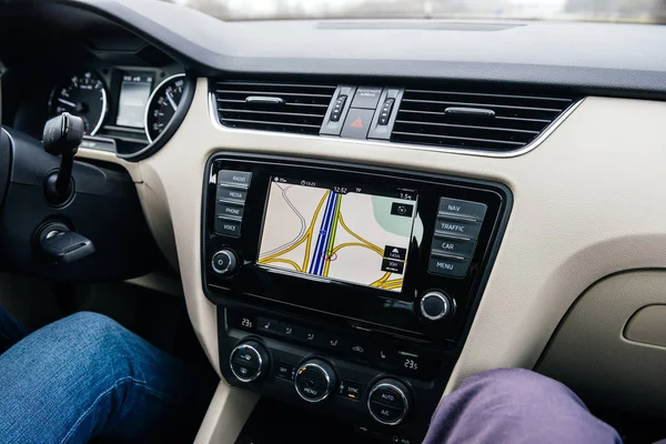 Car GPS infotainment display system showing multiple lanes — Stock Photo, Image