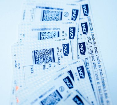 Yığını birden çok Sncf tren biletleri yukarıda da görüleceği 