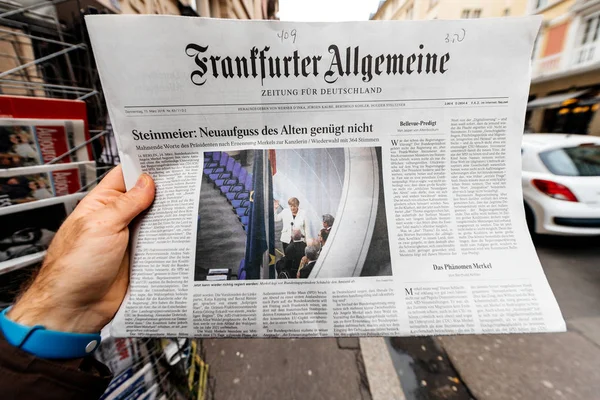 Frankfurter allgemeine zeitung Newspaper at press kiosk featurin — Stock Photo, Image