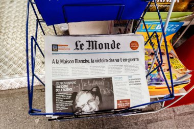 Stephen Hawking ölümü ile ilgili gazete üzerinde ilk sayfa portre