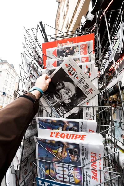 Newspaper about Stephen Hawking Death on the first page portrait — Stock Photo, Image