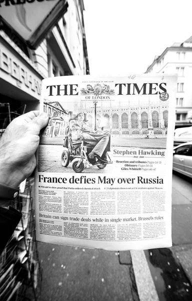 Стивен Хокинг на обложке The Times — стоковое фото