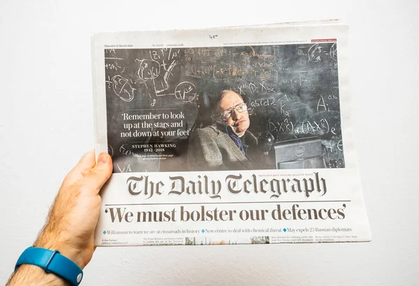 Periódico sobre Stephen Hawking Muerte en la primera página retrato — Foto de Stock