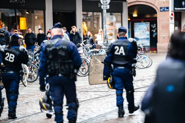 通りにフランスの警察監視抗議 — ストック写真