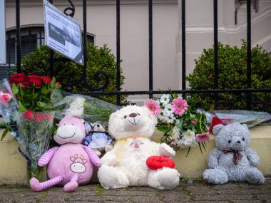 Rus Konsolosluğu Embassy yas Zimnyay ateş kurbanlarının