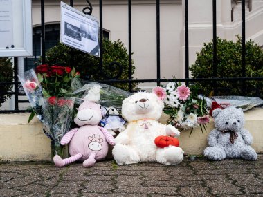 Rus Konsolosluğu Embassy yas Zimnyay ateş kurbanlarının