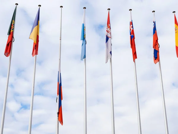 Bandeira da Rússia que arvora meio mastro no Conselho da Europa em Strasbou — Fotografia de Stock