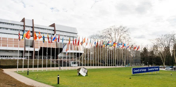 Прапор Росію летить приспущені в Ради Європи в Strasbou — стокове фото
