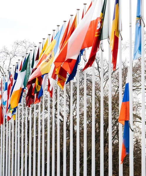 Flagga Ryssland flyger halv stång vid Europarådet i Strasbou — Stockfoto