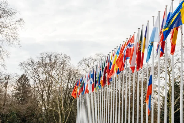 Bandeira da Rússia que arvora meio mastro no Conselho da Europa em Strasbou — Fotografia de Stock