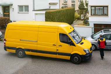 DHL dağıtım aracı