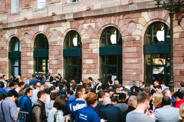 Apple Store bekleyen line yeni telefon bilgisayar 