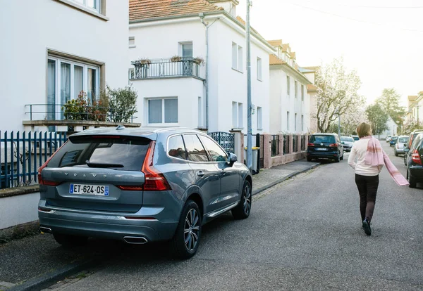 Luksusowe Volvo Xc60 Suv na ulicy francuskiej — Zdjęcie stockowe