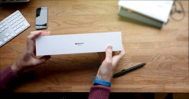 POV unboxing ve ilk çalışma Apple Watch serisi 3