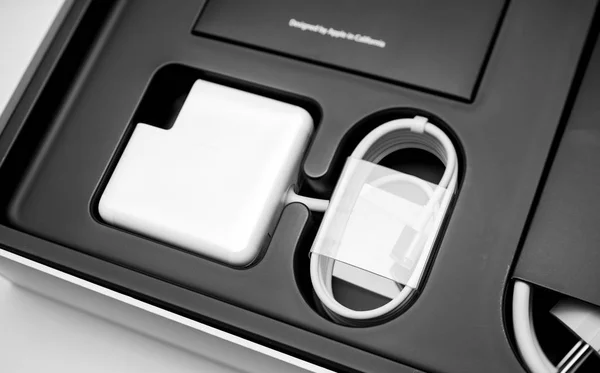 Apple MacBook Pro computer portatile unboxing — Foto Stock