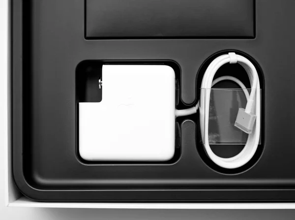 Apple Macbook Pro φορητό υπολογιστή unboxing — Φωτογραφία Αρχείου