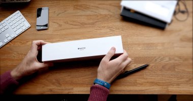 POV unboxing ve ilk çalışma Apple Watch serisi 3