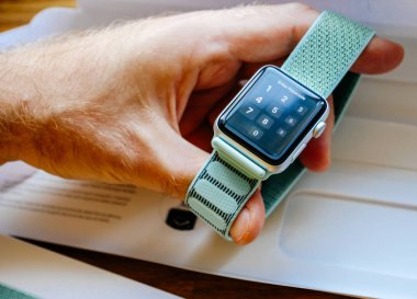 Yeni Apple Watch serisi 3 şifre parola
