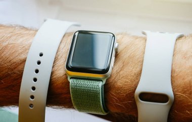 Yeni Apple Watch serisi 3 Fluroelastomerler ve extile kayış