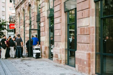 Apple Store bekleyen line yeni telefon bilgisayar 