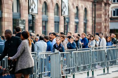 Apple Store bekleyen line yeni telefon bilgisayar 