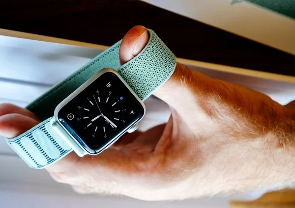 Nowy Apple Watch Series 3 tarczy zegarka smartwatch — Zdjęcie stockowe