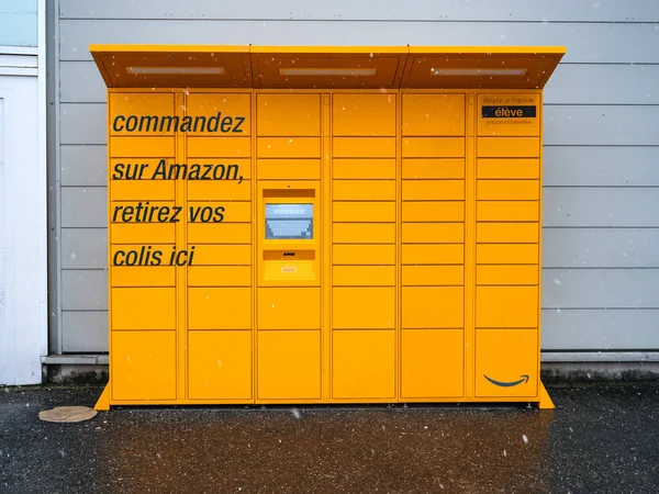 Amazon Locker στη Λυών, Γαλλία — Φωτογραφία Αρχείου