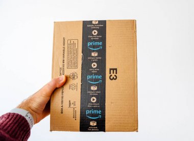 Amazon Prime karton kutu koli kutu 