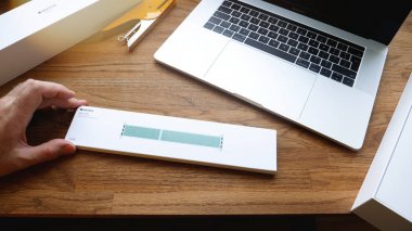 Yeni Apple Watch 42mm deniz yeşil Spor döngüsü yükleme 