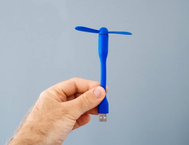 Yeti Usb fan tutan adam 