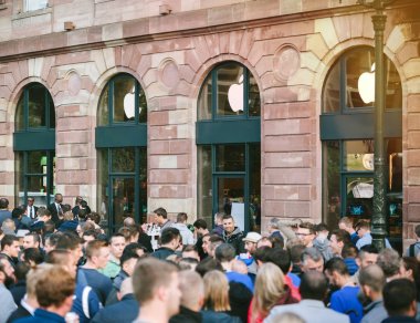 Apple Store bekleyen line yeni telefon bilgisayar 