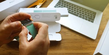Yeni Apple Watch 42mm deniz yeşil Spor döngüsü yükleme 