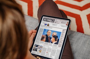 Putin 'in yer aldığı Rus Izvestia gazetesi
