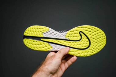 Nike modeli Efsane Reaksiyon 2 Kalkanı tabanı gösteriyor