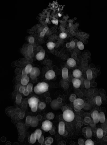 Image verticale de la vue en angle bas de l'arbre de Noël — Photo
