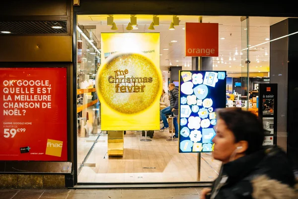 ブラック・フライデー販売中のクリスマス・フィーバーの看板 — ストック写真