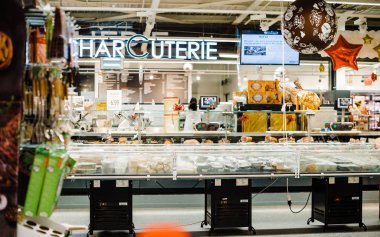 Büyük Fransız Auchan süpermarketleri Charcuterie işareti