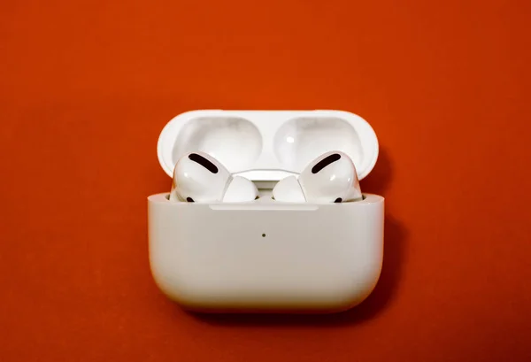 Nowe słuchawki Apple Computers Airpods Pro — Zdjęcie stockowe